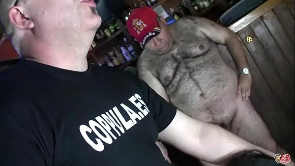 Cualquiera puede venir a correrse en las enormes tetas a Shione