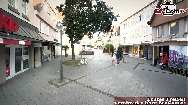 Deutsches Straßen Casting in Stuttgart zum Outdoor anal Sex mit hübschem Paar