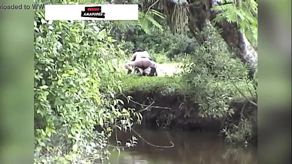 Casal da zona rural é flagrado fazendo sexo no mato