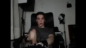 Argentino Pijudo dandole a la paja