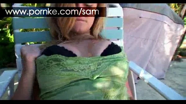 Adorable chick Samantha Gauge enjoys her first time on sky diving