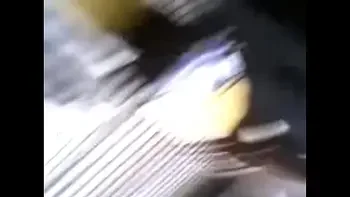 espiando bajo faldas