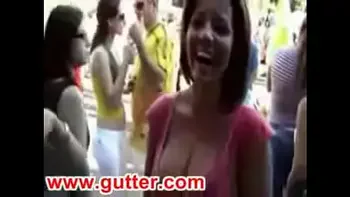 A chick dancing really sexy