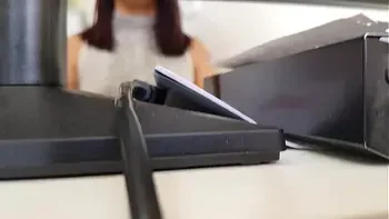 upskirt en cibercafe de la universidad