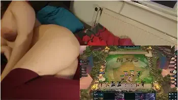 She Cums While Gaming, Shaking - Deutsche Amateure