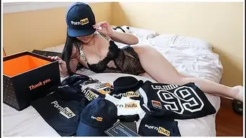 Victoria Secret - Whats In My Pornhub 100k Subscribers Gift Box??