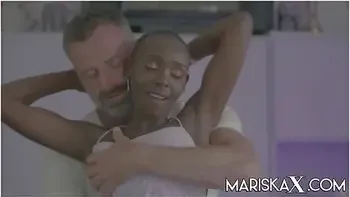 Zaawaadi Gets Nailed While Visiting A Cafe