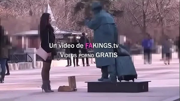 Wanna do a street blowjob? Lucia picks up a lucky guy in the Madrid park