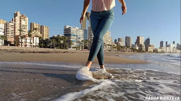 Wet shoot on a public beach with Crazy Model. Risky outdoor masturbation. Foot fetish. Pee in jeans.