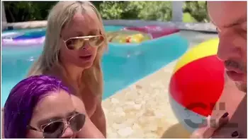 Salome G!l K0urtney Love Carla Morelli Pool