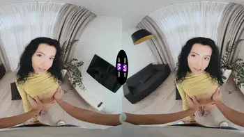 Mini Mitzi’s virtual reality experience is damn hot!