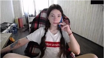 Girl Talk To Her Stepmother And Masturbat Same Time(chaturbatesexy B0rsch)