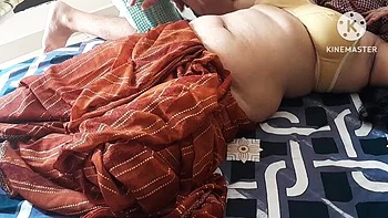 Bhabhi Calls Massage Man For Hindi Sex Fun - Desi Aunty Hard Fuck