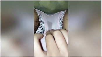 Trusiki Vsі Mokrі Na Pershіi Hvilinі. Volohata Yaponska Lubitelka Masturbue [domashne]