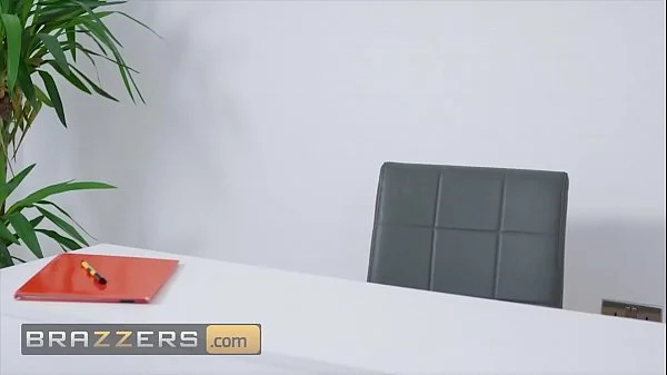 (Sam Bourne) Cant Get Physical With His Girlfriend But He Is Horny For Her (Michelle Thorne) - Brazzers