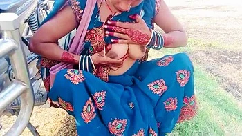 Desi Bhabhi RadhaDevi Pissing in Field Outdoor Hindi Webcam Masturbation