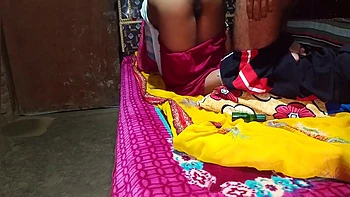 Bhabhi Ki Baid Par Thook Lagake Gaand Mari