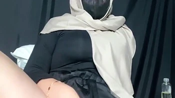 Hijab Girl Inserts Dildo Into Chubby Pussy, Pleasure