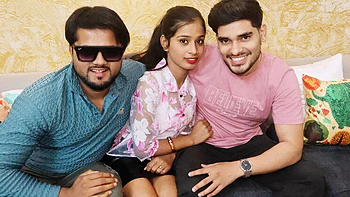 Desi Indian Threesome Gangbang Hardcore Sex with Londamaal123