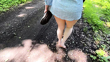 Bouncy Tits Outdoor Training: Public Vagina Slapping for World Record Domination