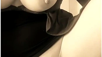 Milf Arrapata Si Masturba