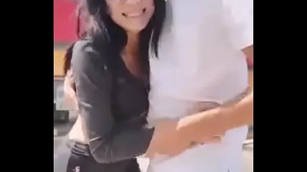 Novinha tarada em público