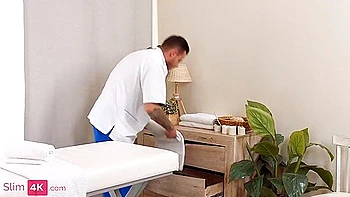 Tiny Girlfriend Caught A Guy Masturbating & Got Banged & Creamed