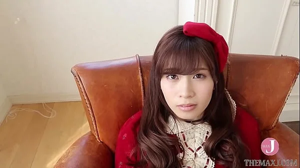 赤いリボンが世界一似合う佐藤理亜ちゃんのお尻にズームイン！！恥じらいながら自らワンピースを脱ぐ姿は必見 [bunc 002]