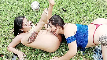 Jennifer Is A Slut Every Time She Sees A Juicy Pussy - Porn In Spanish