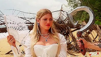 Mayalis And Lil Karina - Diana And Owls Blonde