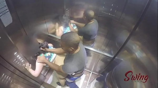 Sorayyaa e Leo Ogro foram pegos fudendo no elevador