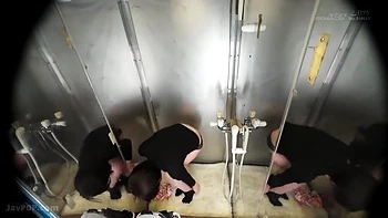 251130男女でツイスターゲームをプレイg4