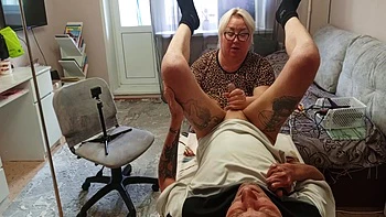 Stepmom Plays With My Dick With Her Hands And Mouth Until I Cum