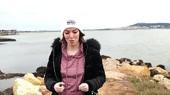 Rose is blowing out two big candles for her 20th birthday! - Jacquie et Michel TV