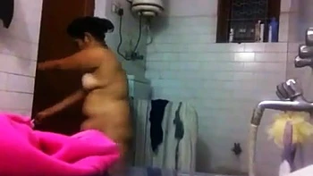 Plumpy Indian Babe Taking Hot Water Shower - Indian Hidden Cams