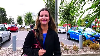 Luna, 31, is constantly in the game! - Jacquie et Michel TV