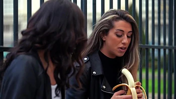 Angy finds in Luna an ideal sensual play partner... - Jacquie et Michel TV