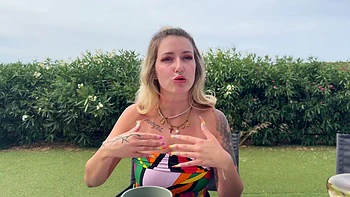 Mila, 34, comes to live her experiences in the South ... - Jacquie et Michel TV