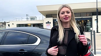 Stella, 24, crosses a new barrier! - Jacquie et Michel TV