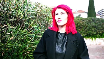 Oney, 23, welcomes us to her home in Aix-en-Provence to try... anal! - Jacquie et Michel TV