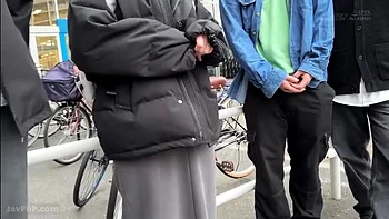 251130男女でツイスターゲームをプレイg4