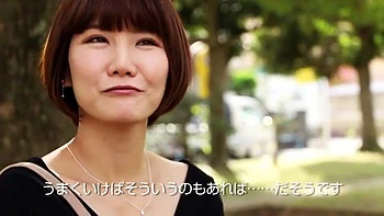 スレンダー美人妻がおっぱい舐められて体ピクッ！クンニで喘ぎ感度は良好