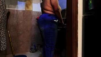 Moti Gand Aur Dodh Wali Chachi Jii Ko Kitchen Par Assi Se Choda Uski Guptang Ka Pani Nikal