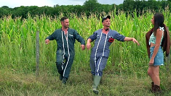 Lorenzo and his hot challenge - Jacquie et Michel TV