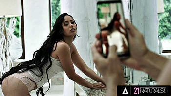 21 NATURALS - Irresistible Andreina De Luxe Melts for Cock