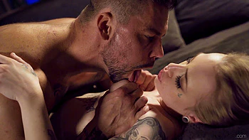 Kinky bondage with alt blonde