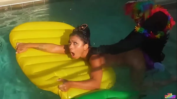 18 year old Lifeguard gets fucked for clout