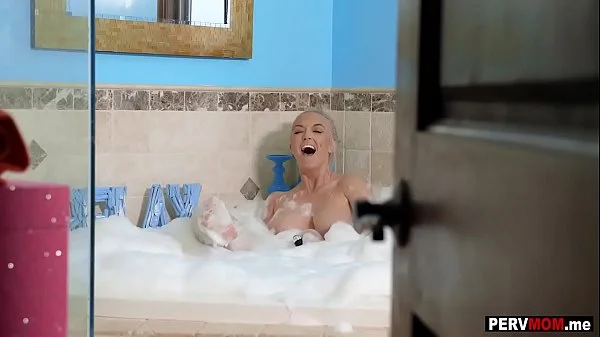 Caught my curvy stepmom in a bubblebath and she did not mind