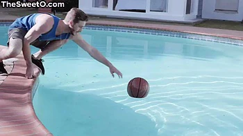 21yo babe gets doggystyled by her lover