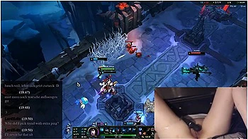 Gamer Girl And Deutsche Amateure In Egirl Masturbates While Playing League Of Legends